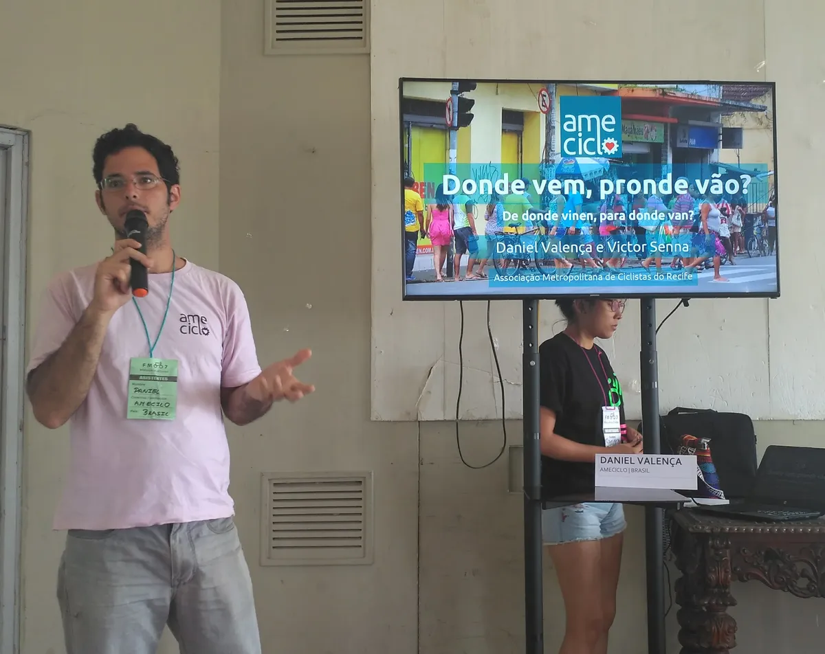 Daniel em reunião ou espaço de participação